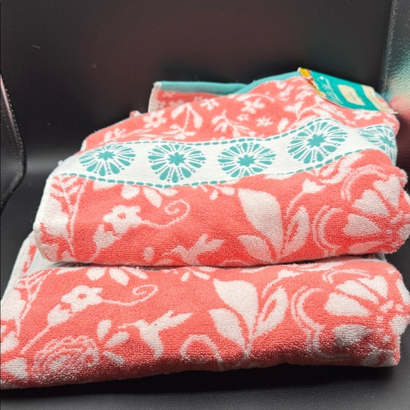 The Pioneer Woman Coral and Teal Floral Border Bath Towels qty 2 - Picture 2 of 3